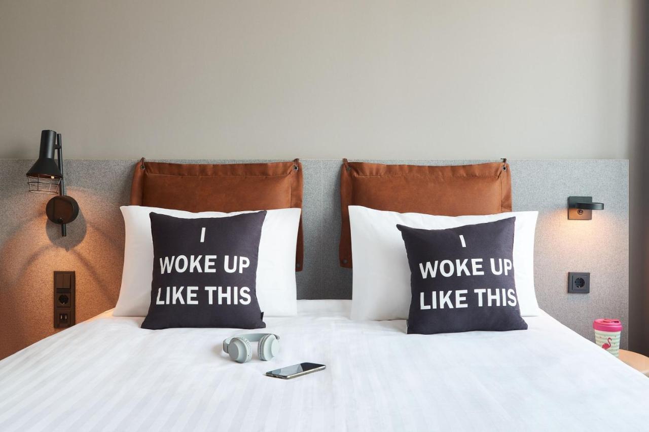 Moxy Amsterdam Schiphol Airport Hotel Hoofddorp Bagian luar foto