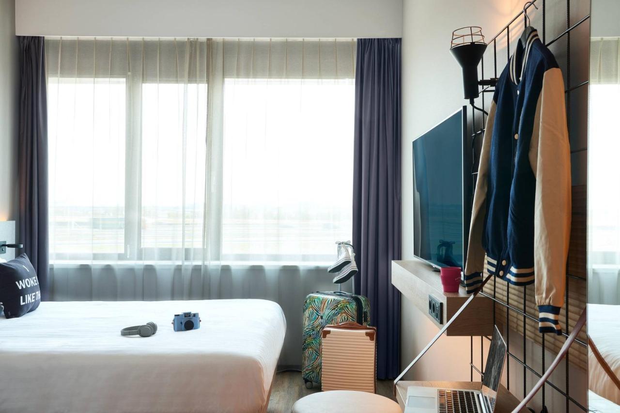 Moxy Amsterdam Schiphol Airport Hotel Hoofddorp Bagian luar foto