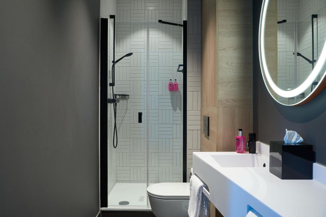 Moxy Amsterdam Schiphol Airport Hotel Hoofddorp Bagian luar foto