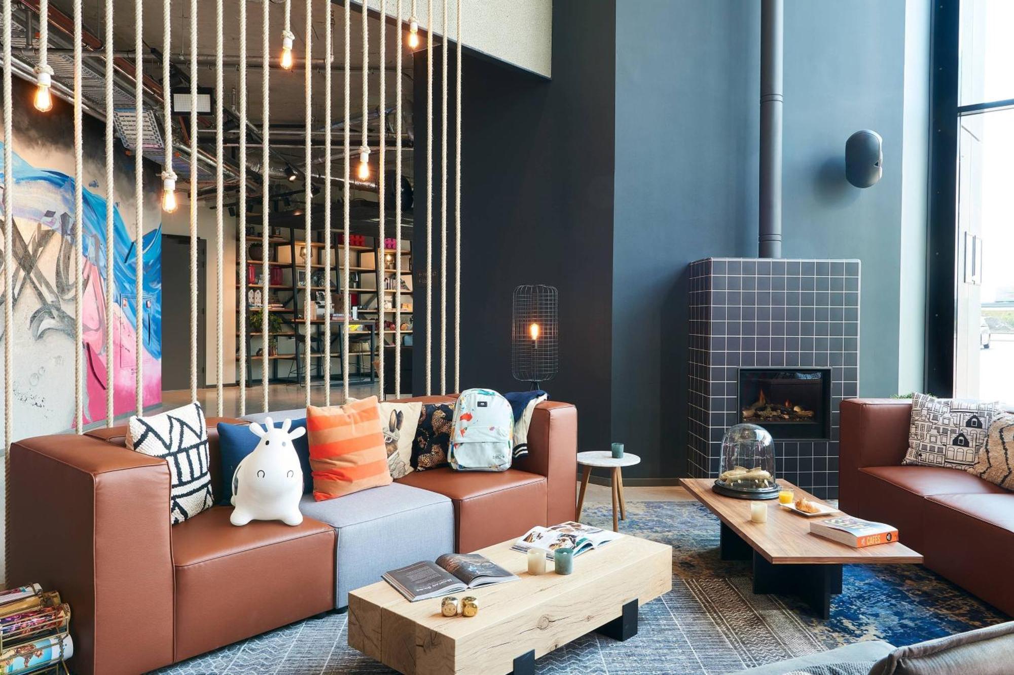 Moxy Amsterdam Schiphol Airport Hotel Hoofddorp Bagian luar foto