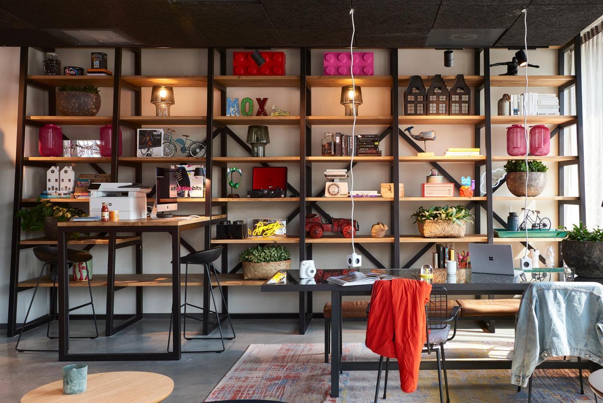 Moxy Amsterdam Schiphol Airport Hotel Hoofddorp Bagian luar foto